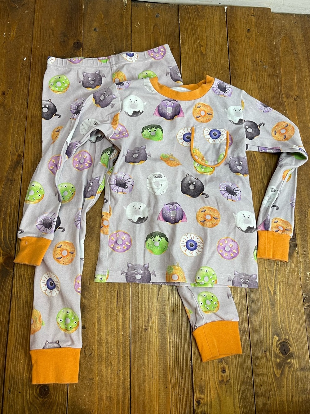 Nola Tawk size 4T spooky sprinkles organic cotton 2 piece pajama set Halloween